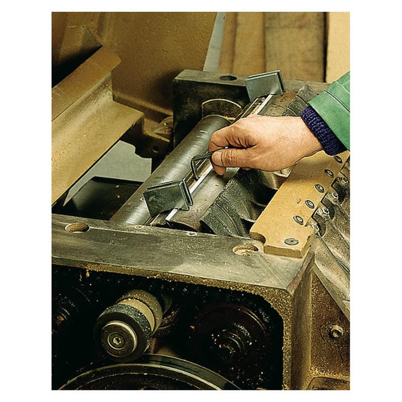 Magnetic aligners for planer knives schema